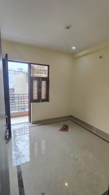 Room in 2 BHK Builder Floor at Dwarka Mor – for Rent