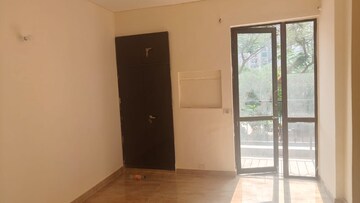 Room in 3 BHK Apartment at Umang Summer Palms, Sector 86 – for Rent