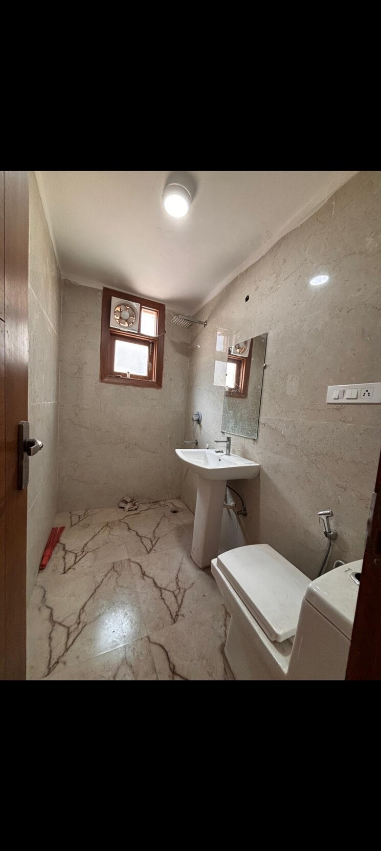 Bathroom, saket 3 Bedroom 1500 Sq.Ft. Builder Floor In Saket Delhi 9035460