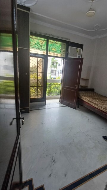 Room in 2 BHK Apartment at Rajinder Nagar – for Rent