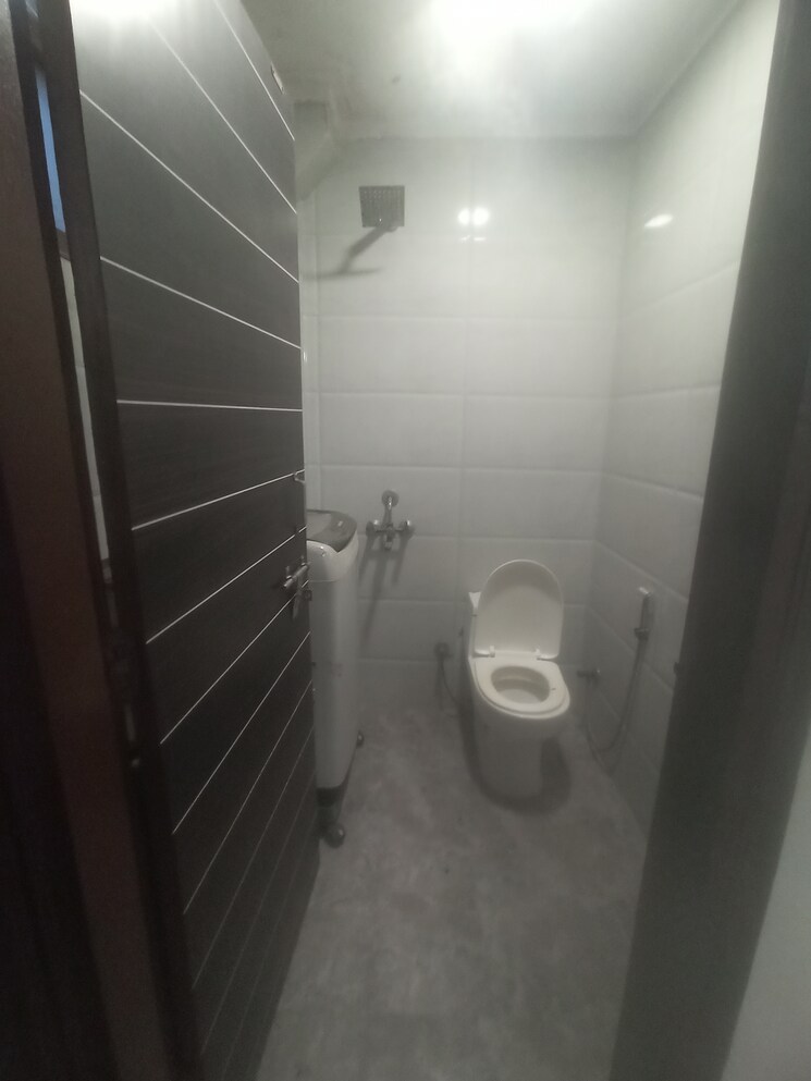 Bathroom, malviya nagar 2 Bedroom 70 Sq.Yd. Builder Floor In Malviya Nagar Delhi 9035503
