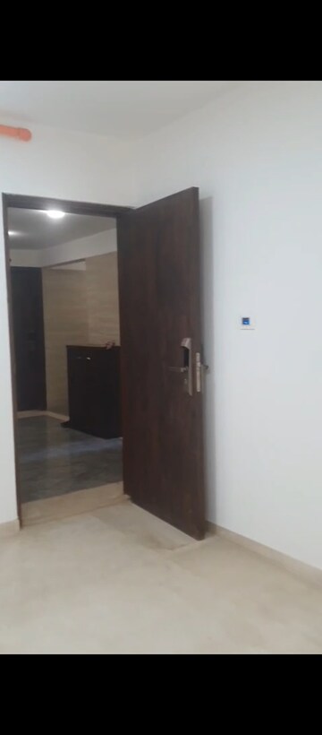 Room in 3 BHK Apartment at Platinum Life, Andheri West – for Sale