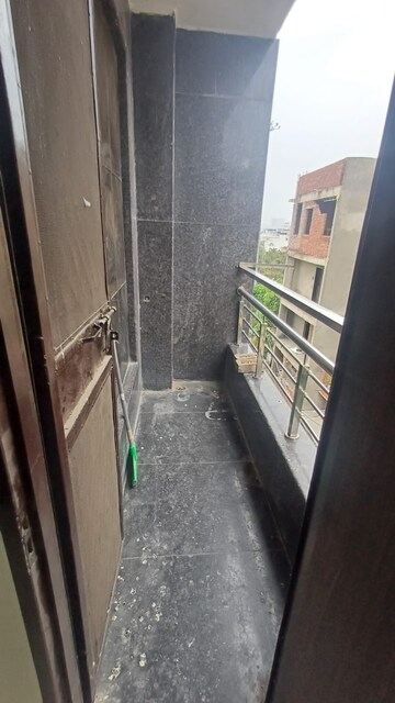 Balcony in 2 BHK Apartment at Rajinder Nagar – for Rent
