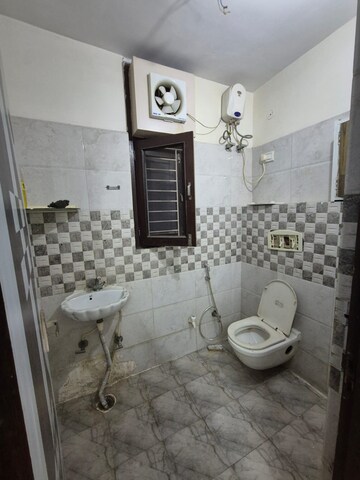 Bathroom in 3 BHK Apartment at Tilak Nagar – for Rent
