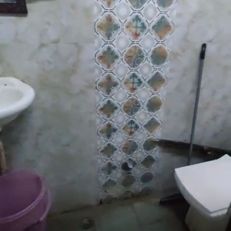 Bathroom, lajpat nagar ii 1 RK 300 Sq.Ft. Builder Floor In Lajpat Nagar ii Delhi 9035687