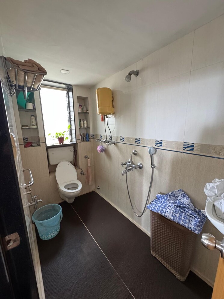 Attached Bathroom, shanti-sadan-chs-bandra 2 Bedroom 860 Sq.Ft. Apartment In Bandra East Mumbai 9035776