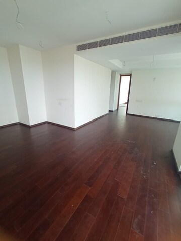 Room in 4 BHK Apartment at Hebbal – for Sale