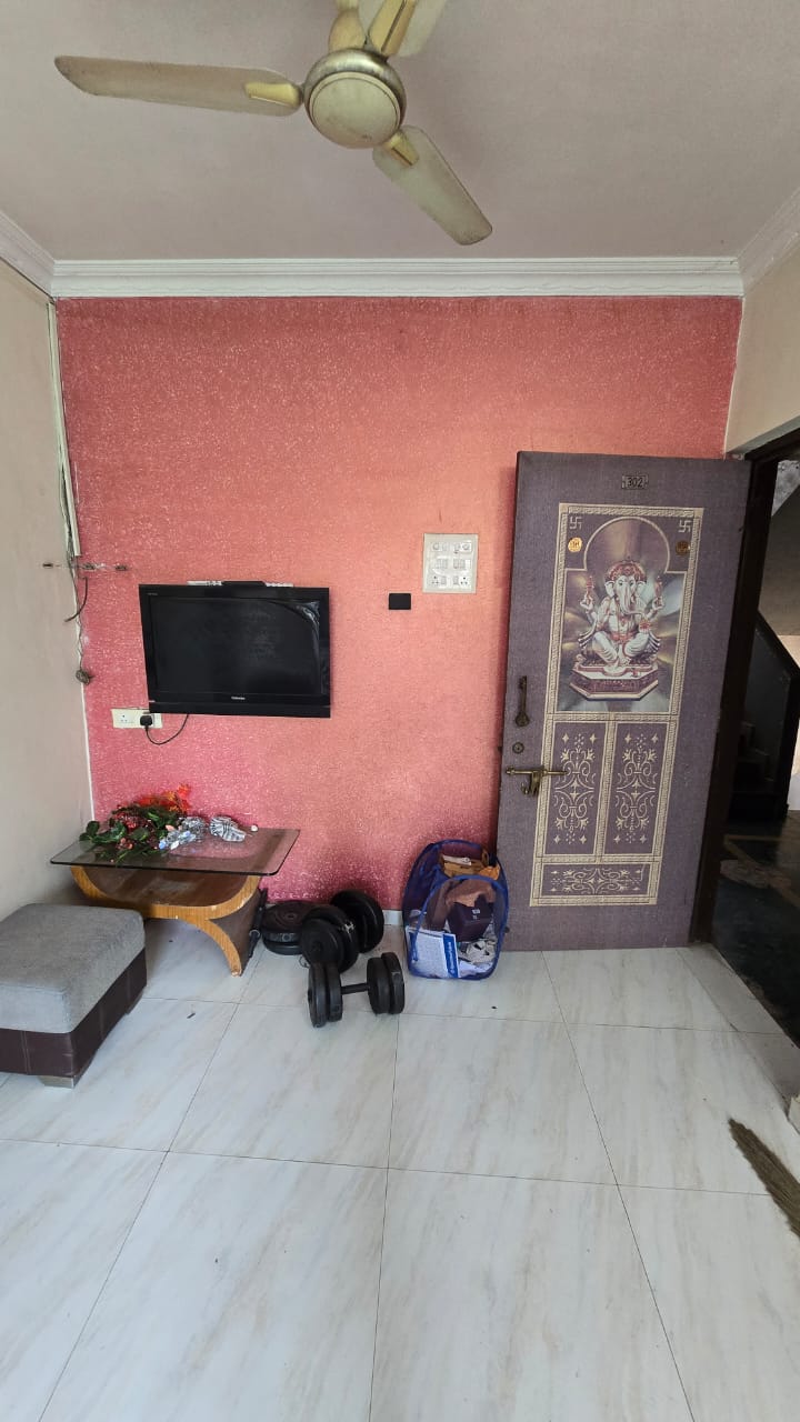1 BHK + Pooja Room 650 Sq.Ft. Apartment in Narmada Kunj CHS