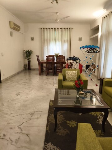 2 BHK Builder Floor For Rent in Shanti Niketan