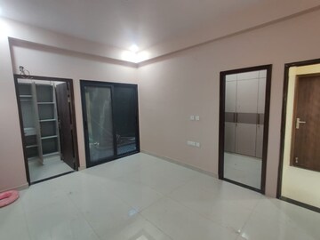 Room in 6+ BHK Independent House at Mansarovar – for Rent
