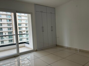 Room in 3 BHK Apartment at Hermitage Centralis, Vip Road – for Rent