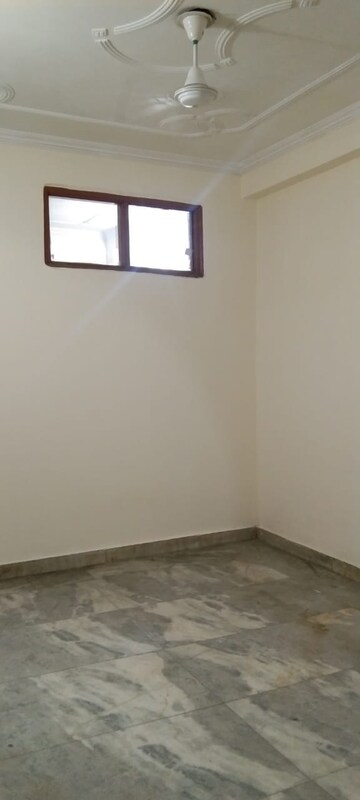 Room in 1 BHK Builder Floor at Kishangarh – for Rent