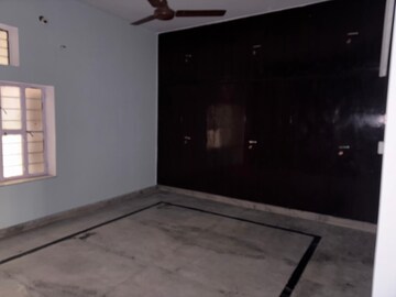 Room in 2 BHK Apartment at Raja Park – for Rent