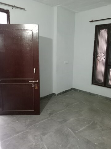 Room in 1.5 BHK Builder Floor at Saini Colony – for Rent