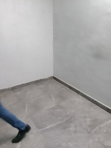 Room in 1.5 BHK Builder Floor at Saini Colony – for Rent