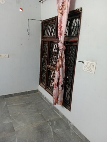 Furnished Amenities in 1.5 BHK Builder Floor at Saini Colony – for Rent