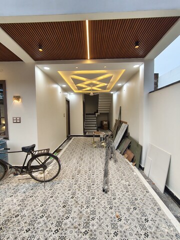 Parking in 3 BHK Villa at Jankipuram Extension – for Sale