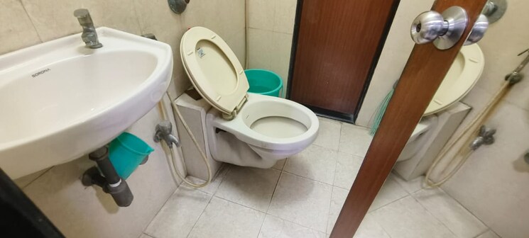 Bathroom, shivai-plaza Commercial Office Space 900 Sq.Ft. In Andheri East Mumbai 9035936