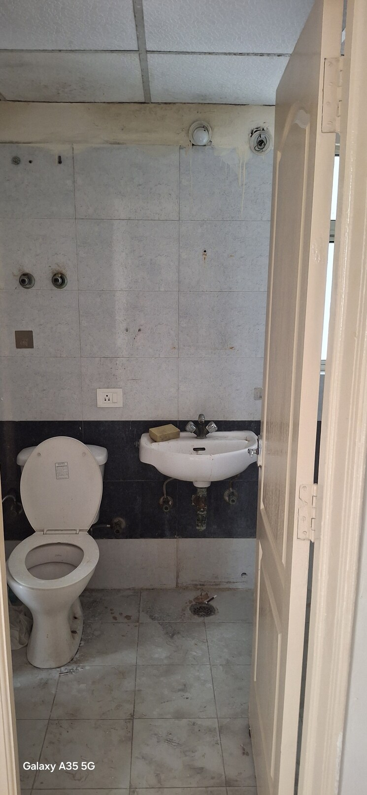 Bathroom, maxblis-white-house 2 Bedroom 1185 Sq.Ft. Apartment In Sector 75 Noida 9035927