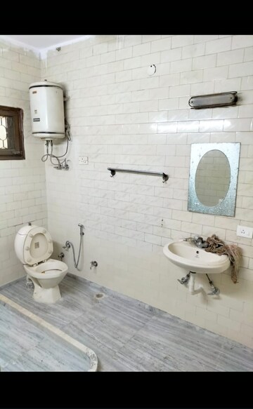 Bathroom in 6+ BHK Independent House at Sukhdev Vihar – for Sale