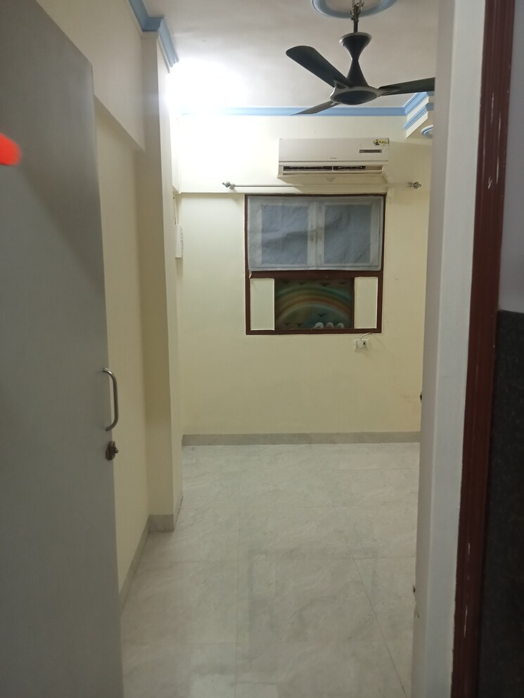 Bathroom, gokul-galaxy-kandivali-east 1 Bedroom 500 Sq.Ft. Apartment In Kandivali East Mumbai 9036114