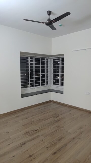 Room in 2 BHK Apartment at Aparna Sarovar Zenith, Nallagandla – for Rent