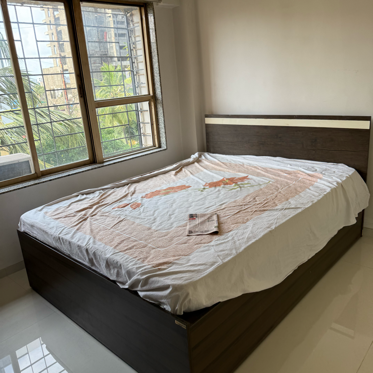 3 BHK 1000 Sq.Ft. Apartment in Vaishali CHS Juhu