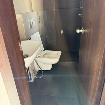 Bathroom in 3 BHK Apartment at Vaishali CHS Juhu, Jannki Kutir – for Rent