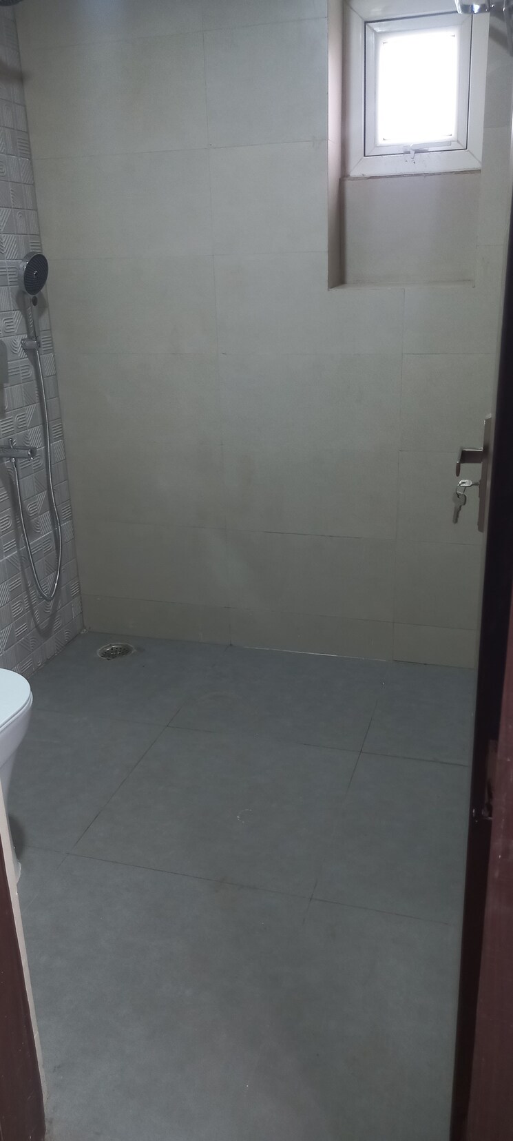 Bathroom, ip extension 3 Bedroom 1600 Sq.Ft. Apartment In Ip Extension Delhi 9036130