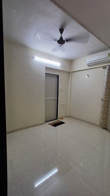 Master Bedroom in 2 BHK Apartment at Shreeji Ville Co-operative Housing Society Ltd, Panch Pakhadi – for Rent