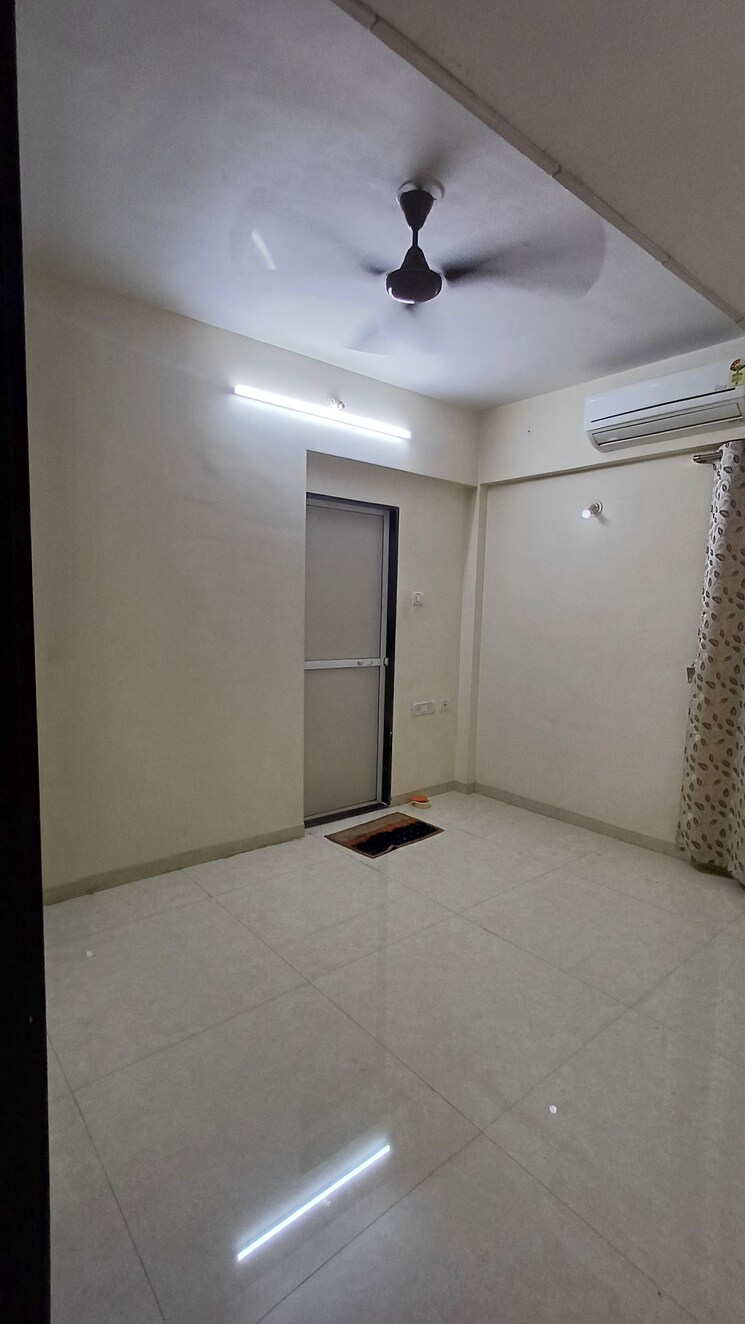 Master Bedroom, shreeji-ville-co-operative-housing-society-ltd 2 Bedroom 950 Sq.Ft. Apartment In Panch Pakhadi Thane 9036160