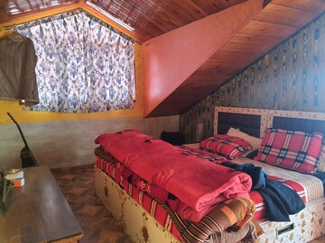 Bedroom in 6+ BHK Independent House at Sanjauli – for Sale