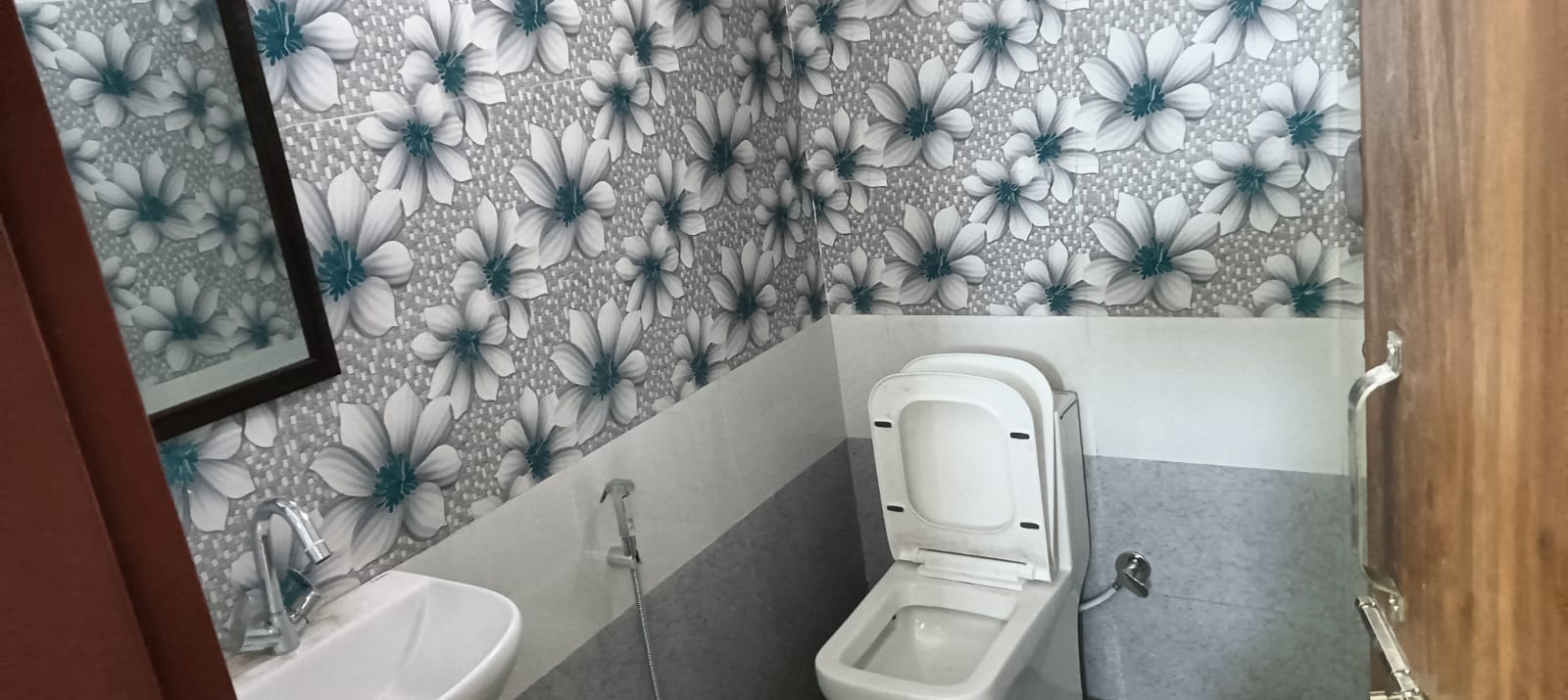 1 BHK + Extra Room Builder Floor For Rent in Sector 45