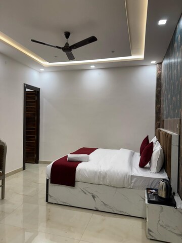 Bedroom in 6+ BHK Villa at Gomti Nagar – for Rent