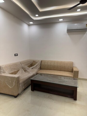 Bedroom in 6+ BHK Villa at Gomti Nagar – for Rent