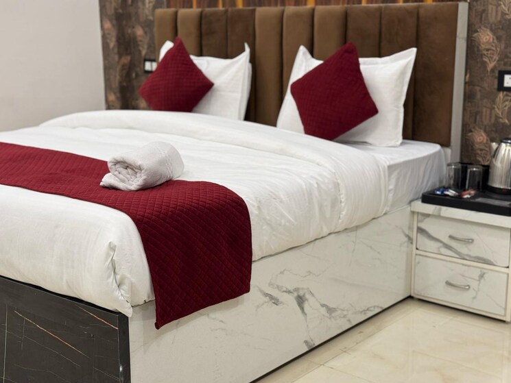 Bedroom, gomti nagar 6+ Bedroom 2250 Sq.Ft. Villa In Gomti Nagar Lucknow 9036189