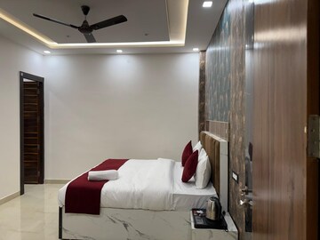 Bathroom in 6+ BHK Villa at Gomti Nagar – for Rent