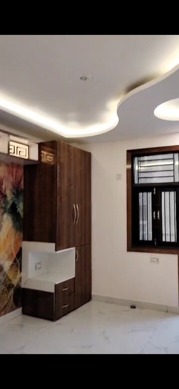Furnished Amenities in 3.5 BHK Builder Floor at Uttam Nagar – for Rent