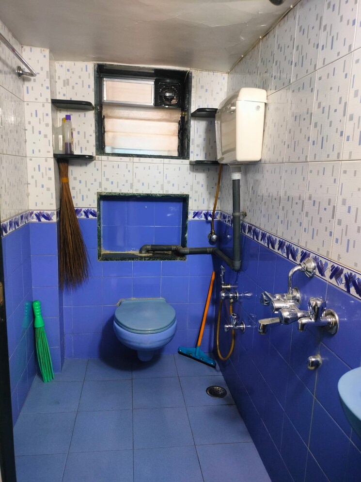 Bathroom, swaraj-accolade-chs 1 Bedroom 650 Sq.Ft. Apartment In Louis Wadi Thane 9036202
