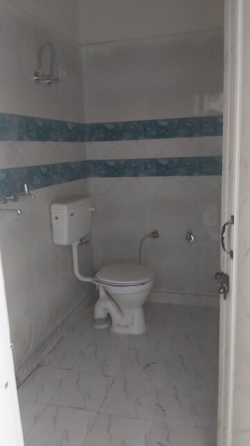 Bathroom in 2.5 BHK Builder Floor at Mayur Vihar – for Rent