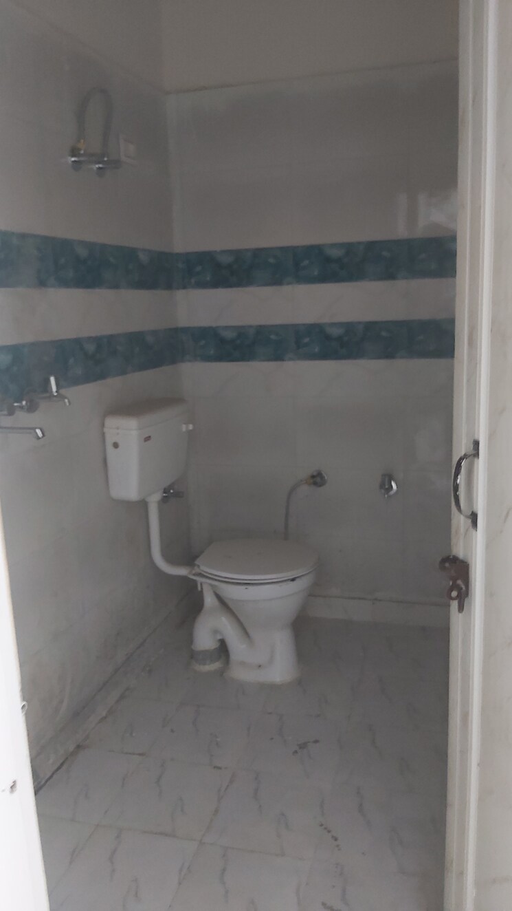 Bathroom, mayur vihar 2.5 Bedroom 650 Sq.Ft. Builder Floor In Mayur Vihar Delhi 9036215