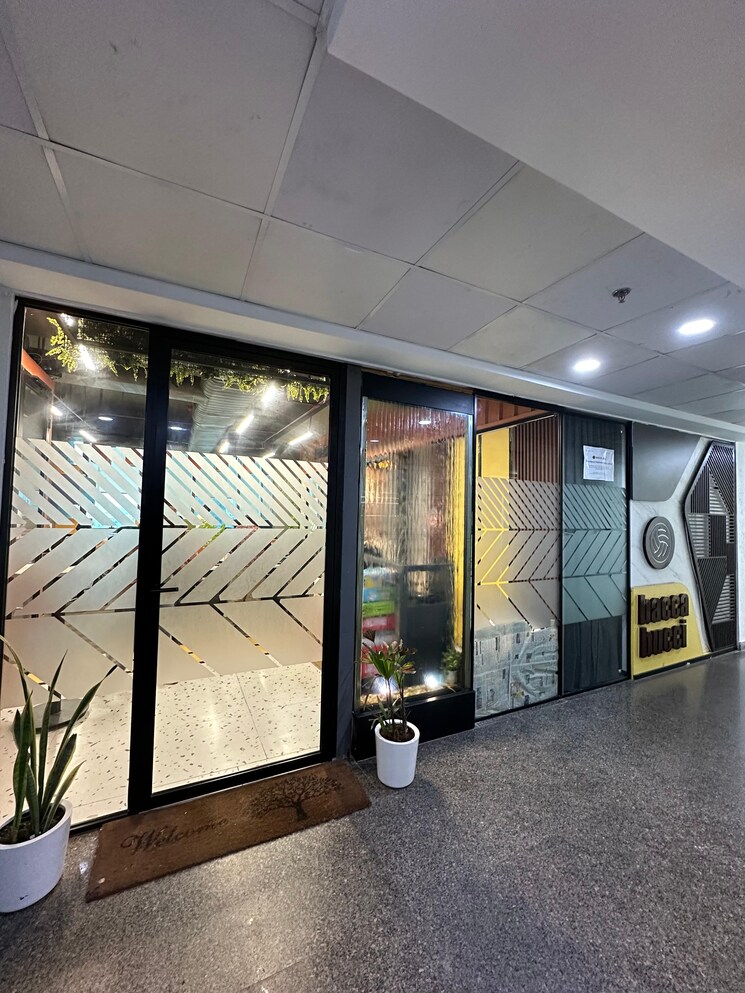 Room, the-iconic-corenthum Commercial Office Space 1602 Sq.Ft. In Sector 62 Noida 9036209