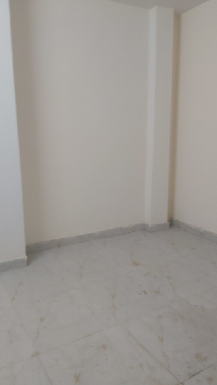 Room, mayur vihar 2.5 Bedroom 650 Sq.Ft. Builder Floor In Mayur Vihar Delhi 9036215