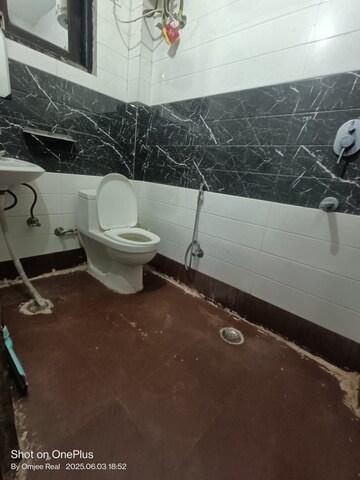Team Area in 2 BHK Builder Floor at Sushant Vyapaar Kendra, Sector 43 – for Rent