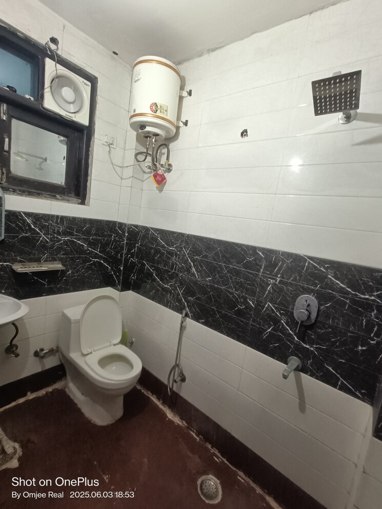 Bathroom, sushant-vyapaar-kendra 2 Bedroom 540 Sq.Ft. Builder Floor In Sector 43 Gurgaon 9036217