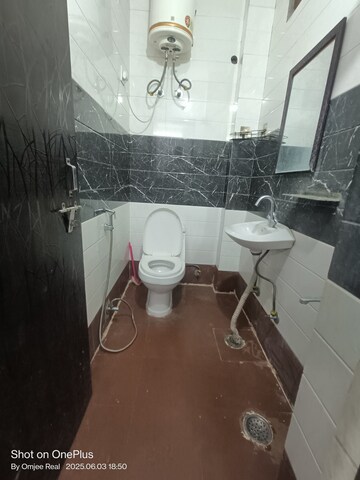Kitchen in 2 BHK Builder Floor at Sushant Vyapaar Kendra, Sector 43 – for Rent