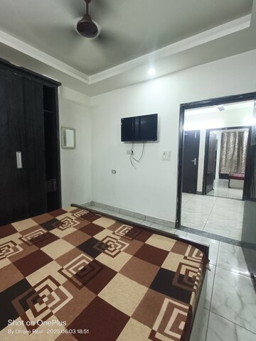 Bedroom in 2 BHK Builder Floor at Sushant Vyapaar Kendra, Sector 43 – for Rent