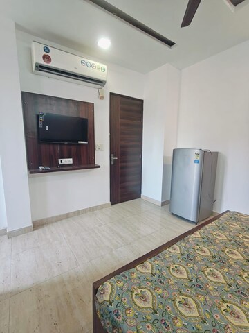 Room in 1 RK Builder Floor at Sushant Vyapaar Kendra, Sector 43 – for Rent