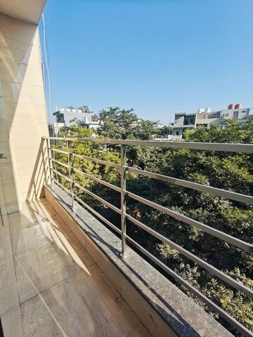 Balcony in 1 RK Builder Floor at Sushant Vyapaar Kendra, Sector 43 – for Rent