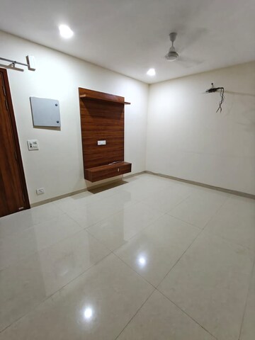 Room in 3 BHK Builder Floor at Sector 107 – for Rent